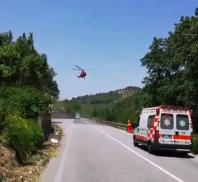 Cade da un muretto alto quattro metri, anziana soccorsa dai vigili del fuoco nel Catanzarese – VIDEO