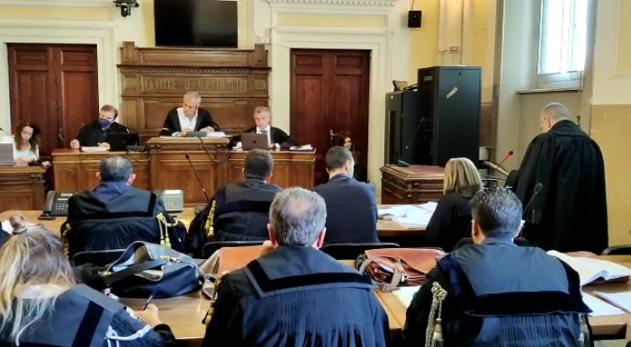 Caso Lucano, chiesti 10 anni e 5 mesi in Appello per il sindaco del modello Riace – VIDEO