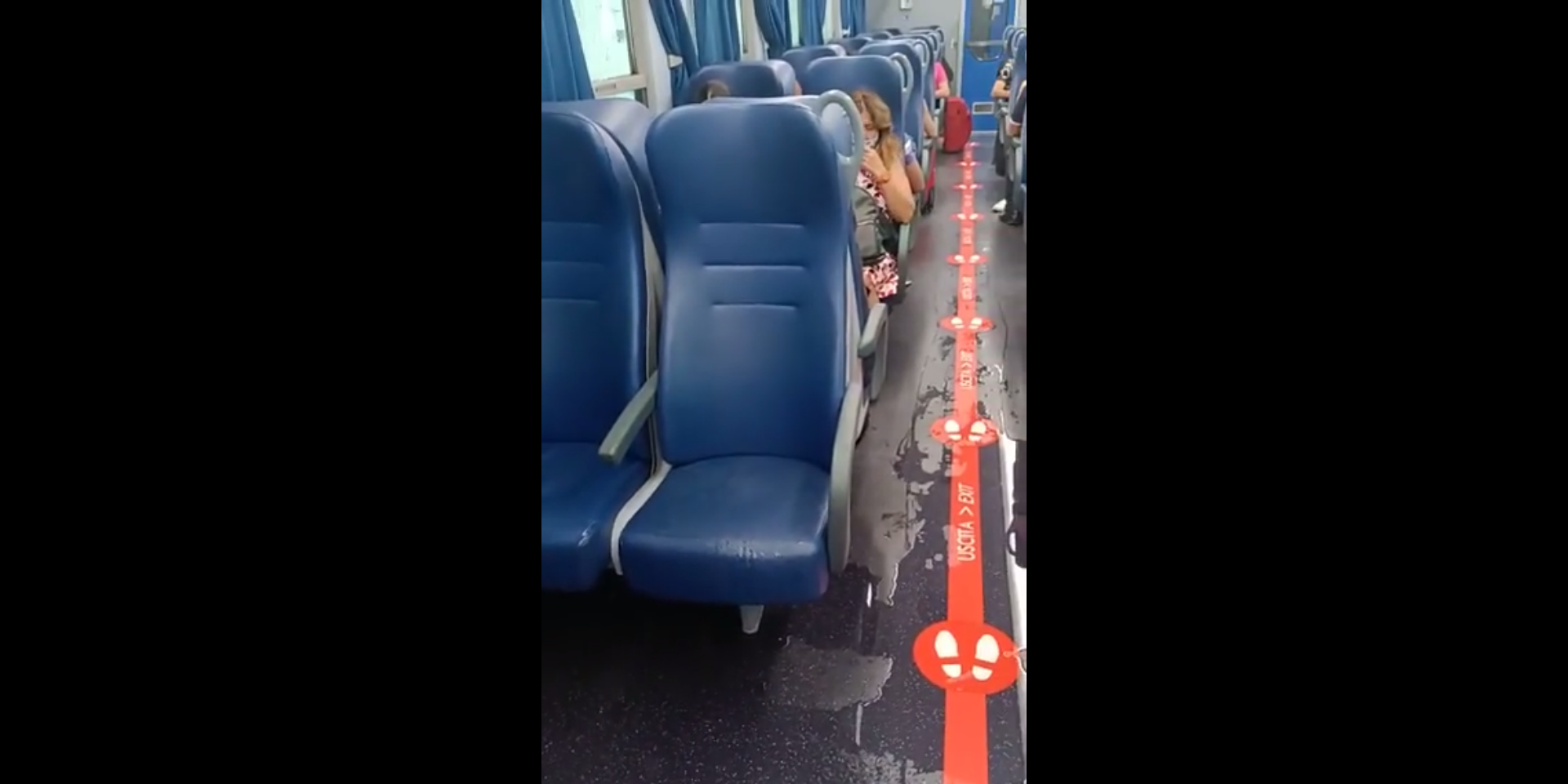 Nubifragio a Paola, la pioggia invade il treno – VIDEO