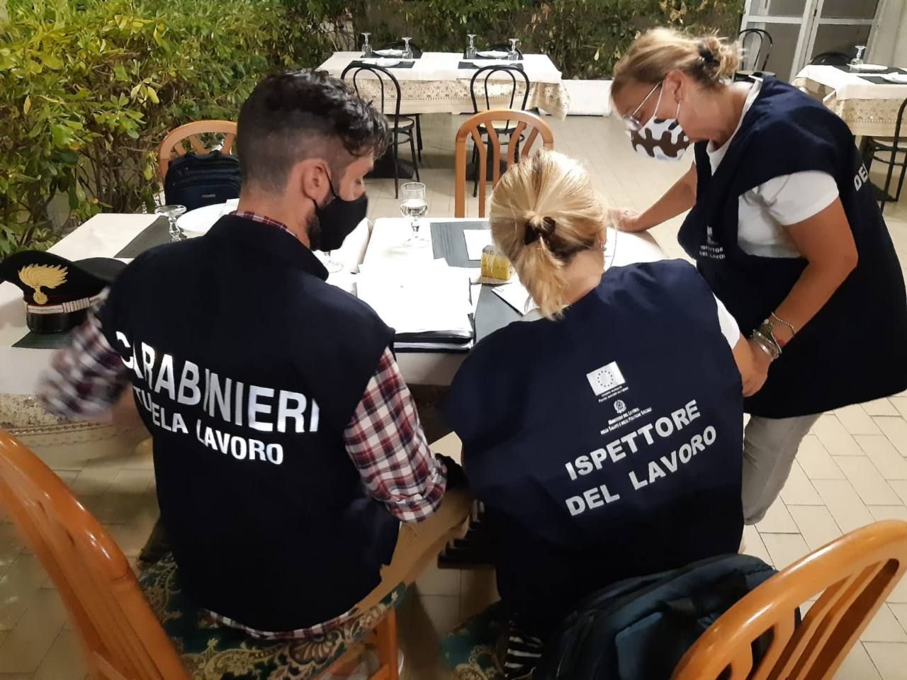 Lavoro irregolare ad un bar di Bova Marina, denunciata titolare