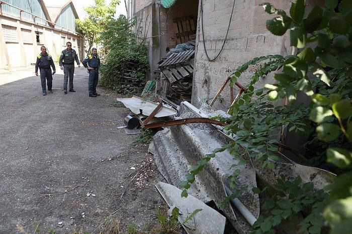 Eternit e rifiuti nell'azienda agricola, due denunce a Crotone