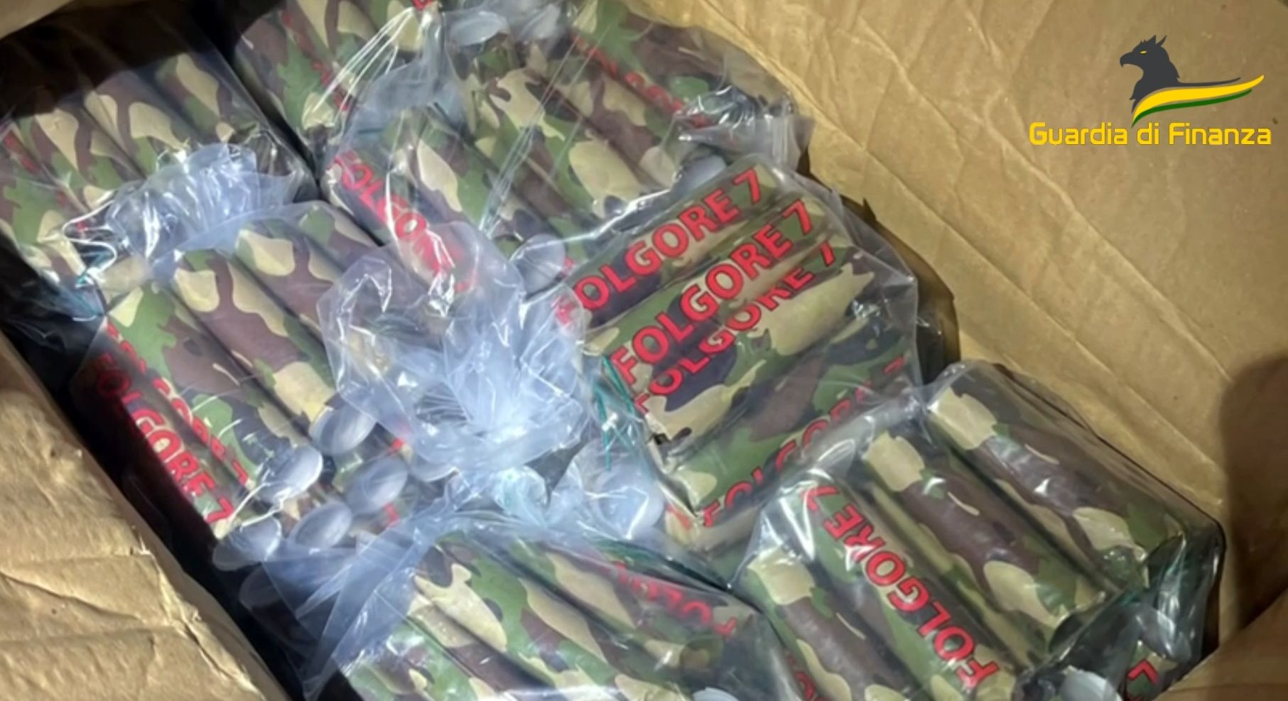 Deposito con 237mila fuochi d’artificio a rischio esplosione in pieno centro a Corigliano Rossano – FOTO E VIDEO