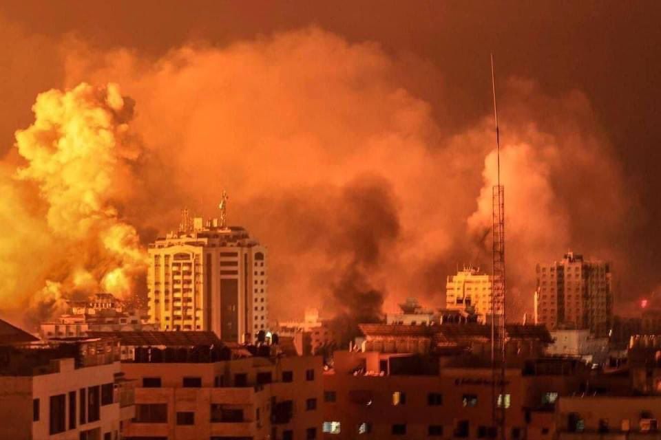 Israele bombarda Gaza, l’Iran minaccia