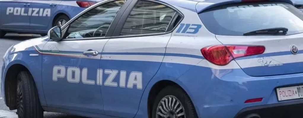 Follia a Milano: 20 coltellate senza motivo fuori da un bar
