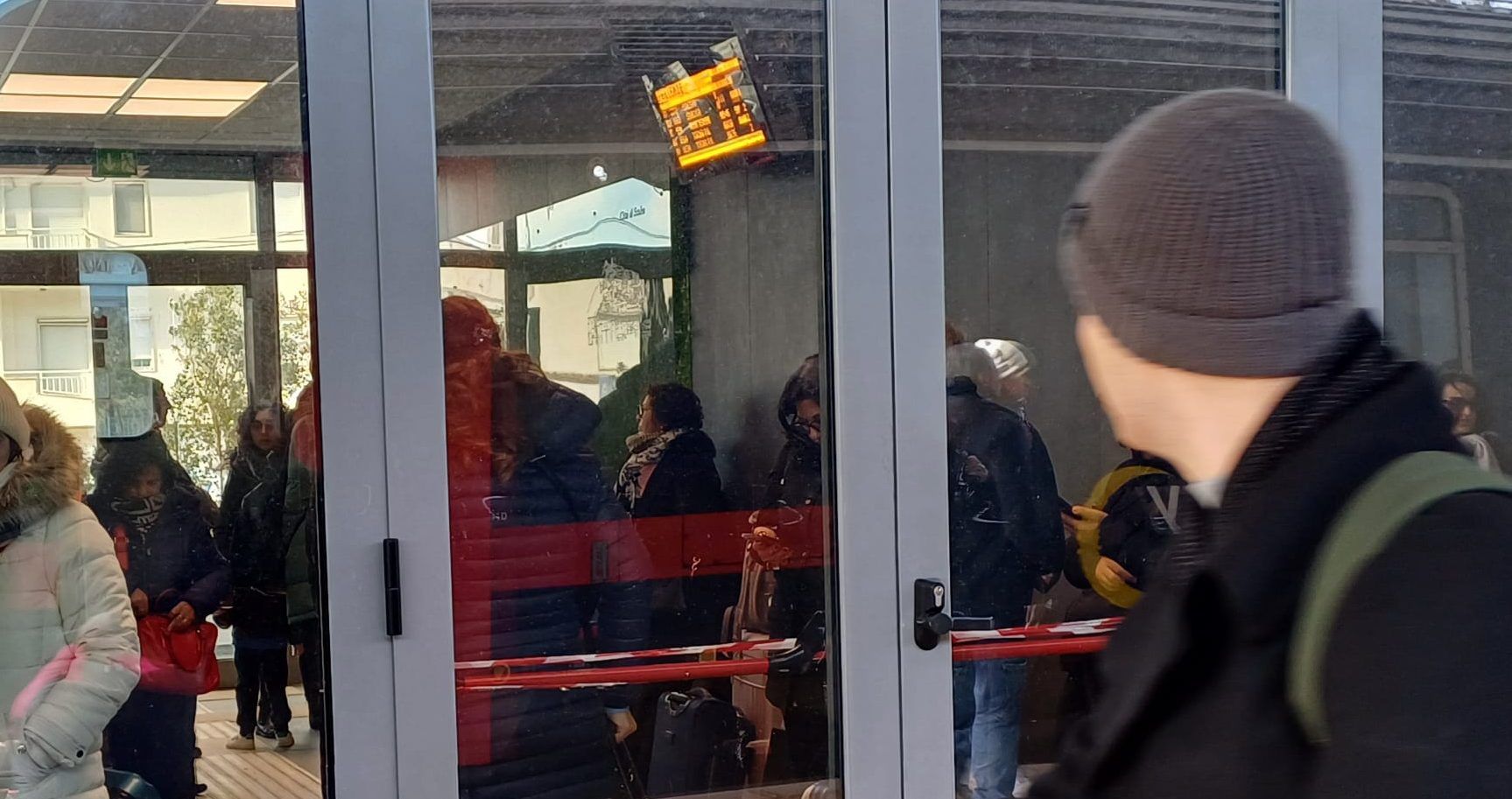 Ciclone Harry in Calabria, treni sospesi e cancellati. Circolazione ripresa tra Battipaglia e Paola