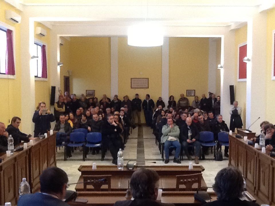 Polizia a Cetraro, sindaco e giunta minacciano di dimettersi