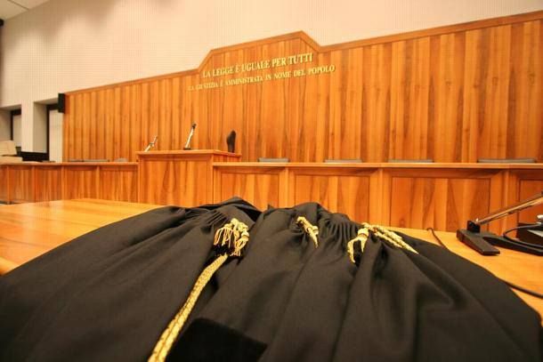 False licenze a Panettieri, raffica di condanne