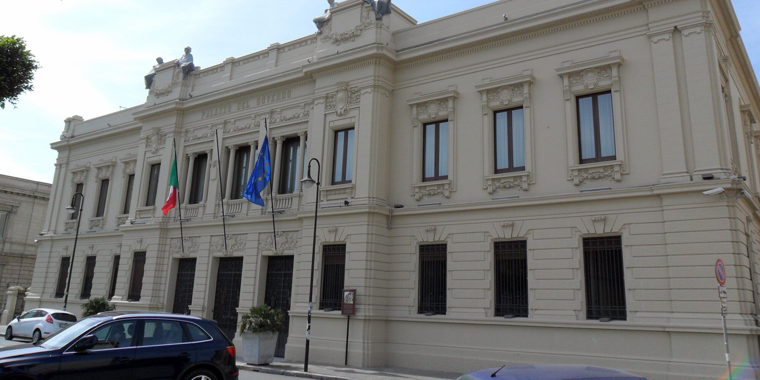 Emergenza rifiuti a Reggio, vertice in Prefettura