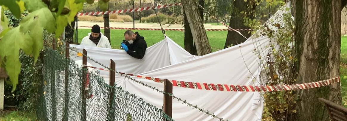 Uccisa a coltellate in un parco a Reggio Emilia: fermato l’ex compagno