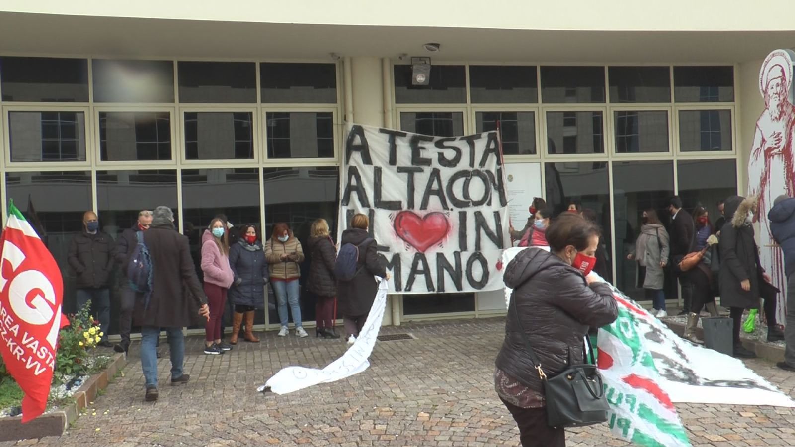 Case pignorate, forniture staccate. È ormai «emergenza sociale» per i dipendenti del Sant’Anna