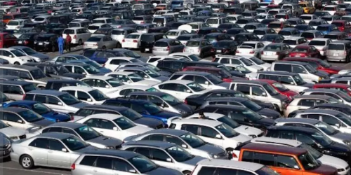 auto automobili parcheggiate parcheggio