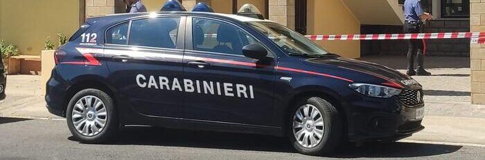 Ferisce l’ex moglie in automobile, poi si uccide con una balestra