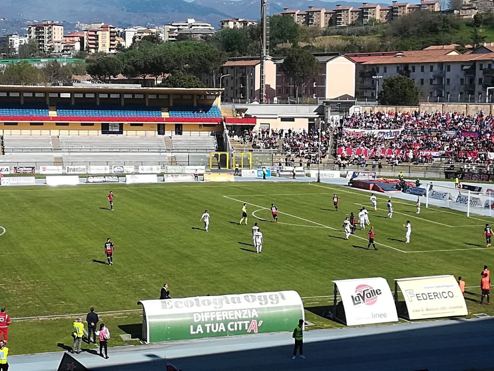 SERIE C | Cosenza-Catanzaro, il derby di Calabria termina 0-0