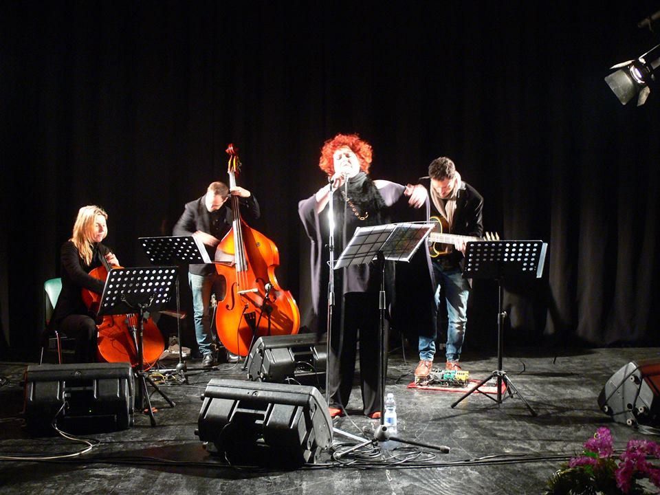 La performance di Raffaella Siniscalchi alle "Colline del jazz"