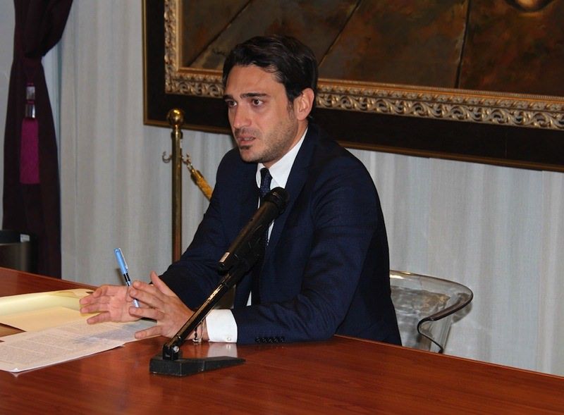 Sanità, M5S contro Irto: «Immobile davanti a sprechi e abusi»