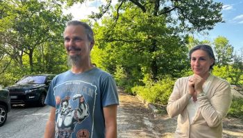 Famiglia nel bosco, dopo 11 mesi i bambini tornano nel casolare