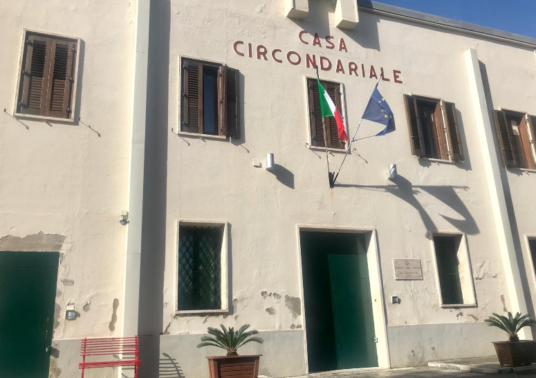 L’ex latitante Bruno Gioffrè non risponde al gip, ma respinge le accuse. Liberi i due presunti fiancheggiatori