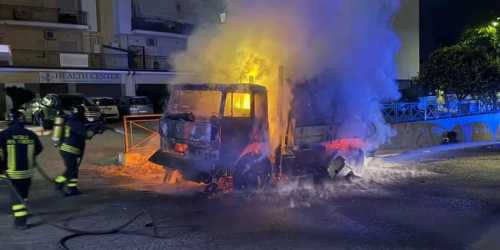 autospurgo corigliano rossano incendio fiamme