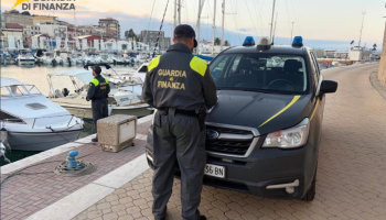 Controlli lungo il litorale crotonese, 15 sanzioni: sette riguardano moto d’acqua