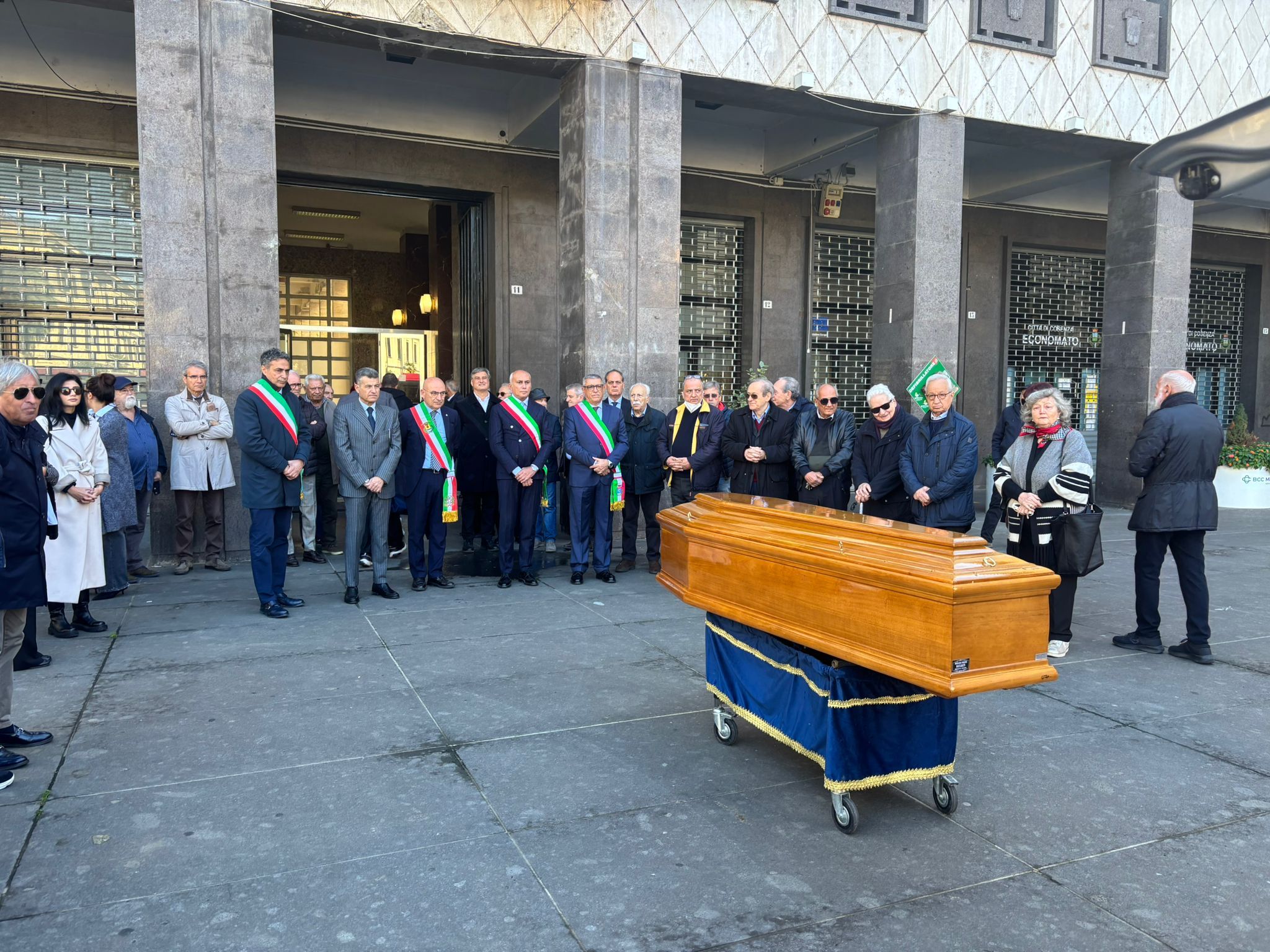 Scomparsa di Pino Iacino, oggi la Camera ardente a Palazzo dei Bruzi. Proclamato il lutto cittadino