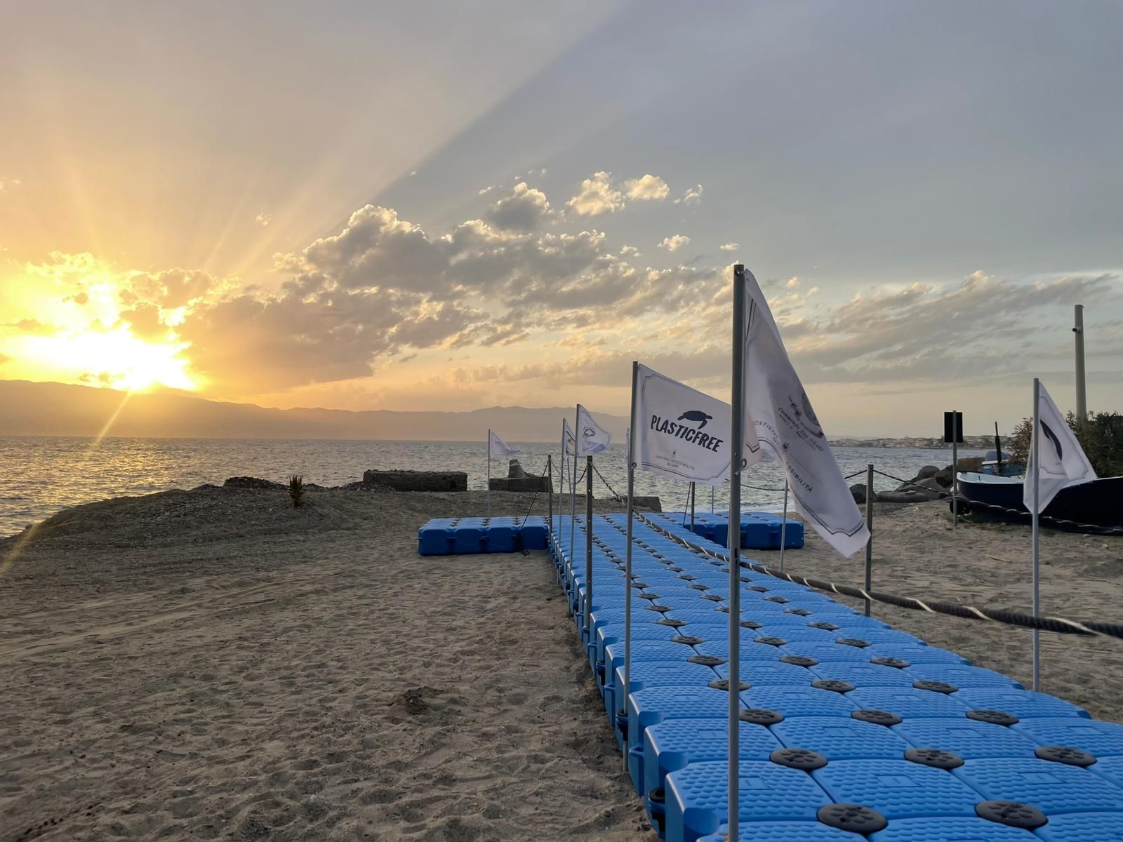 A Reggio Calabria nasce il “mare senza barriere”, inaugurato il primo pontile accessibile