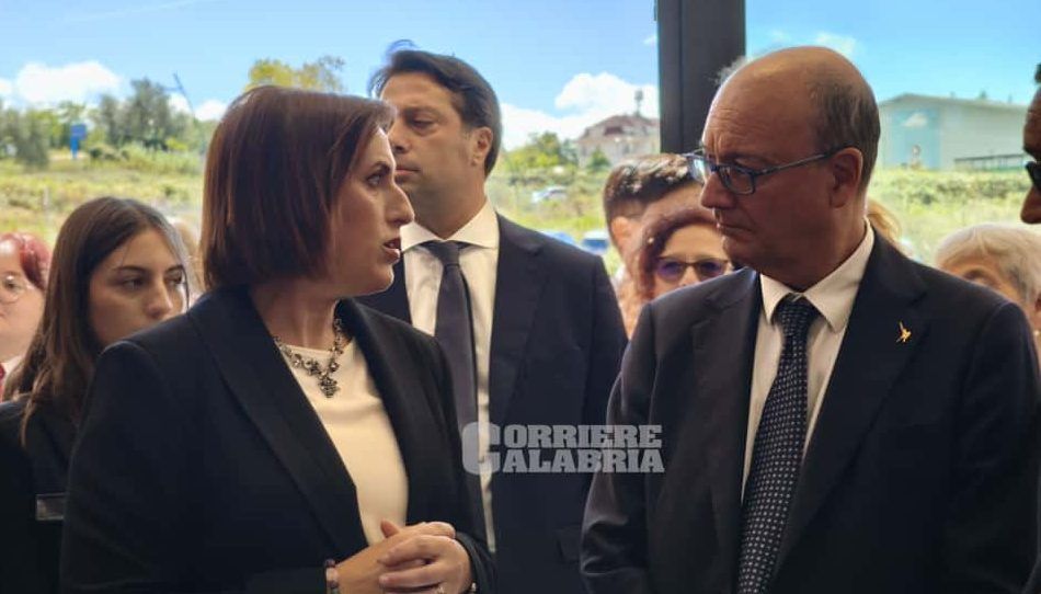 Valditara a Vibo esalta la scuola calabrese: «Sta facendo passi in avanti straordinari» – FOTO