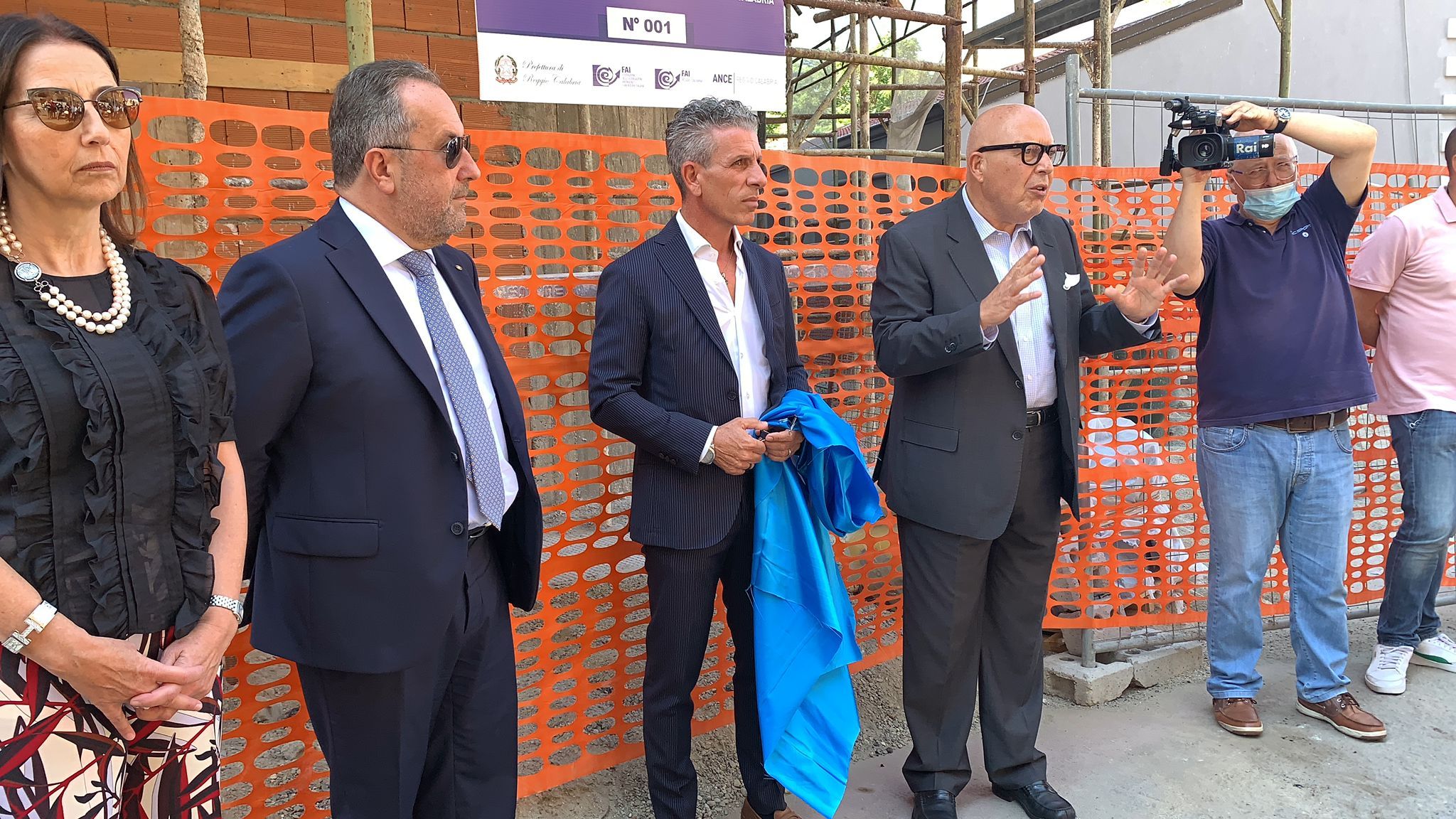 In 30 imprese di Reggio i cartelli antiracket della Fai. «Un messaggio per gli ‘ndranghetisti»