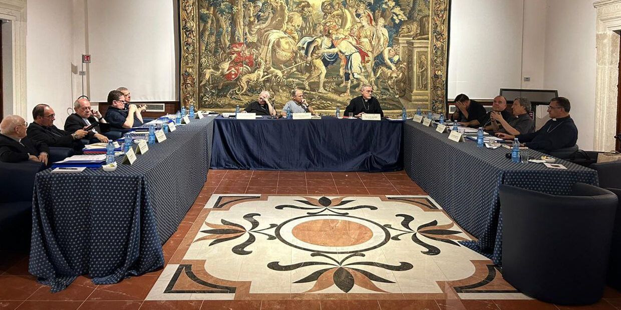 L’appello dei vescovi calabresi: «Accogliere le persone fragili che vengono da noi»