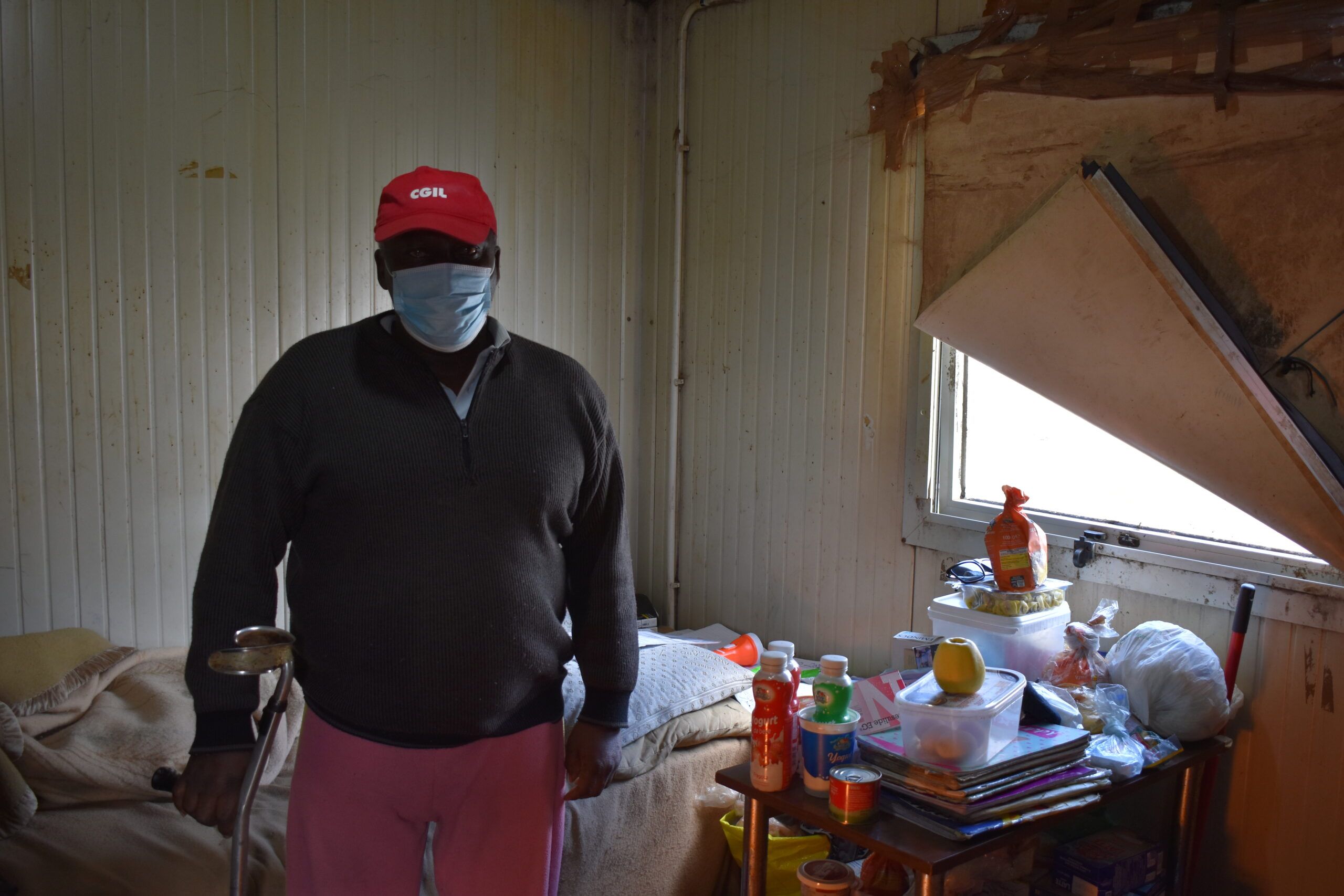 La crisi del settore agricolo e il “limbo” dei braccianti. «Vorrei solo una casa, qui non si può vivere» – VIDEO