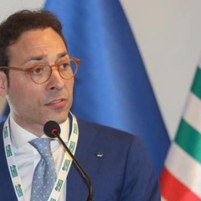 «Atto vile e inaccettabile che colpisce non solo il dirigente, ma l’intera comunità»