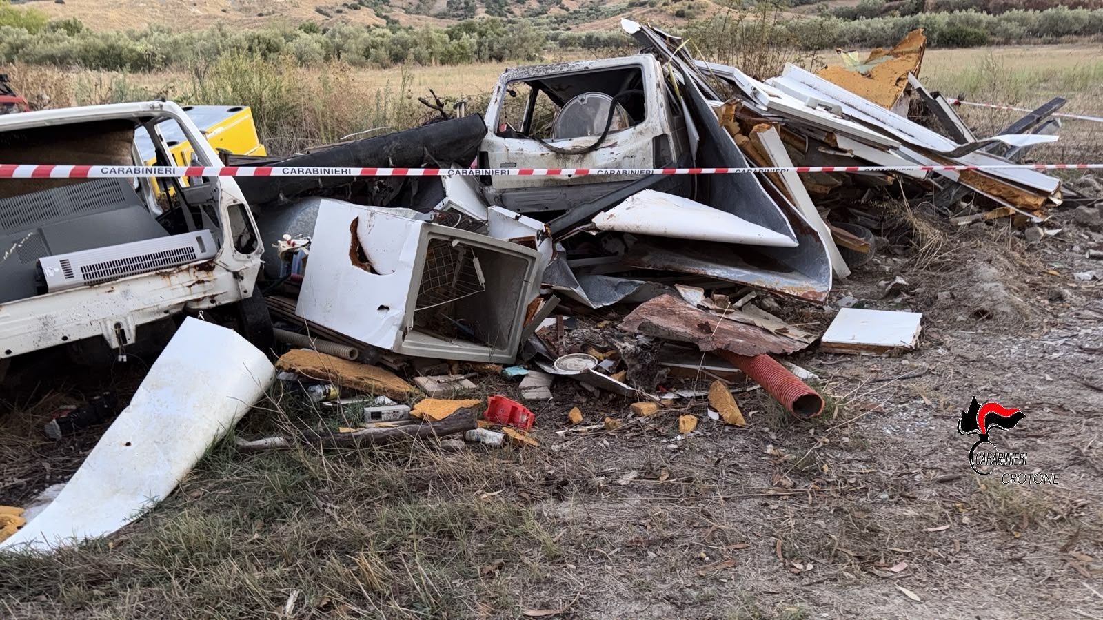 Discarica abusiva nel cuore di un’area protetta: denunciato 58enne a Cotronei