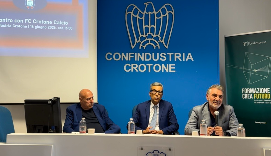 Crotone iscritto alla Serie C, Vrenna: «C’è stato il rischio di non farcela»