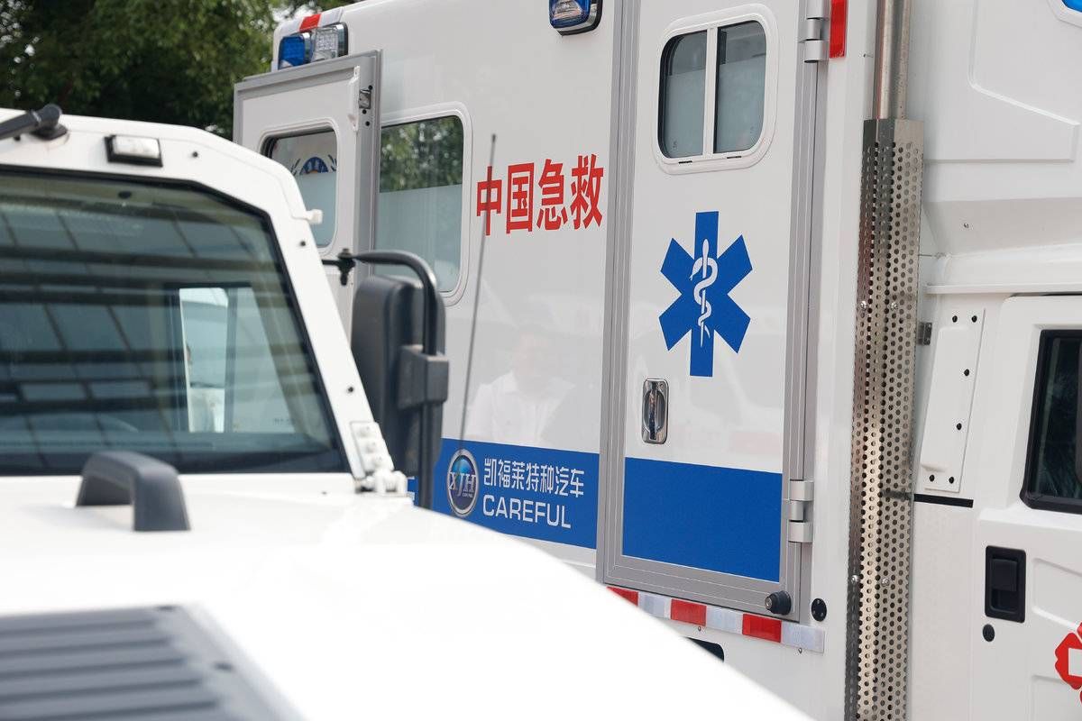 Cina: furgone tampona camion, 13 morti e tre feriti