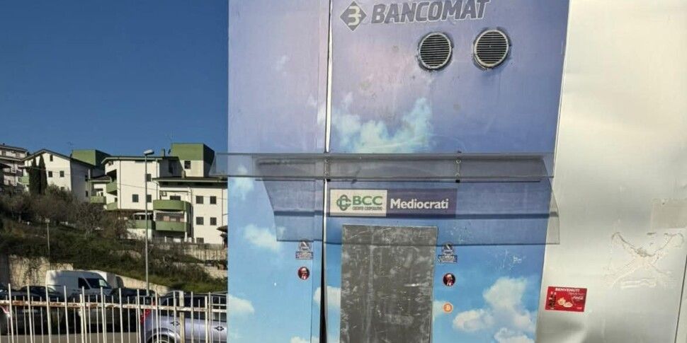 Ennesimo assalto al bancomat nel Cosentino, ma i residenti avvertono le forze dell’ordine: colpo sventato