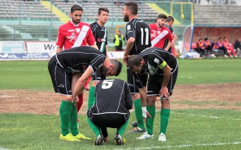 CALCIO SPORCO | Papere, soldi e “facilitatori”: il sistema del pallone corrotto