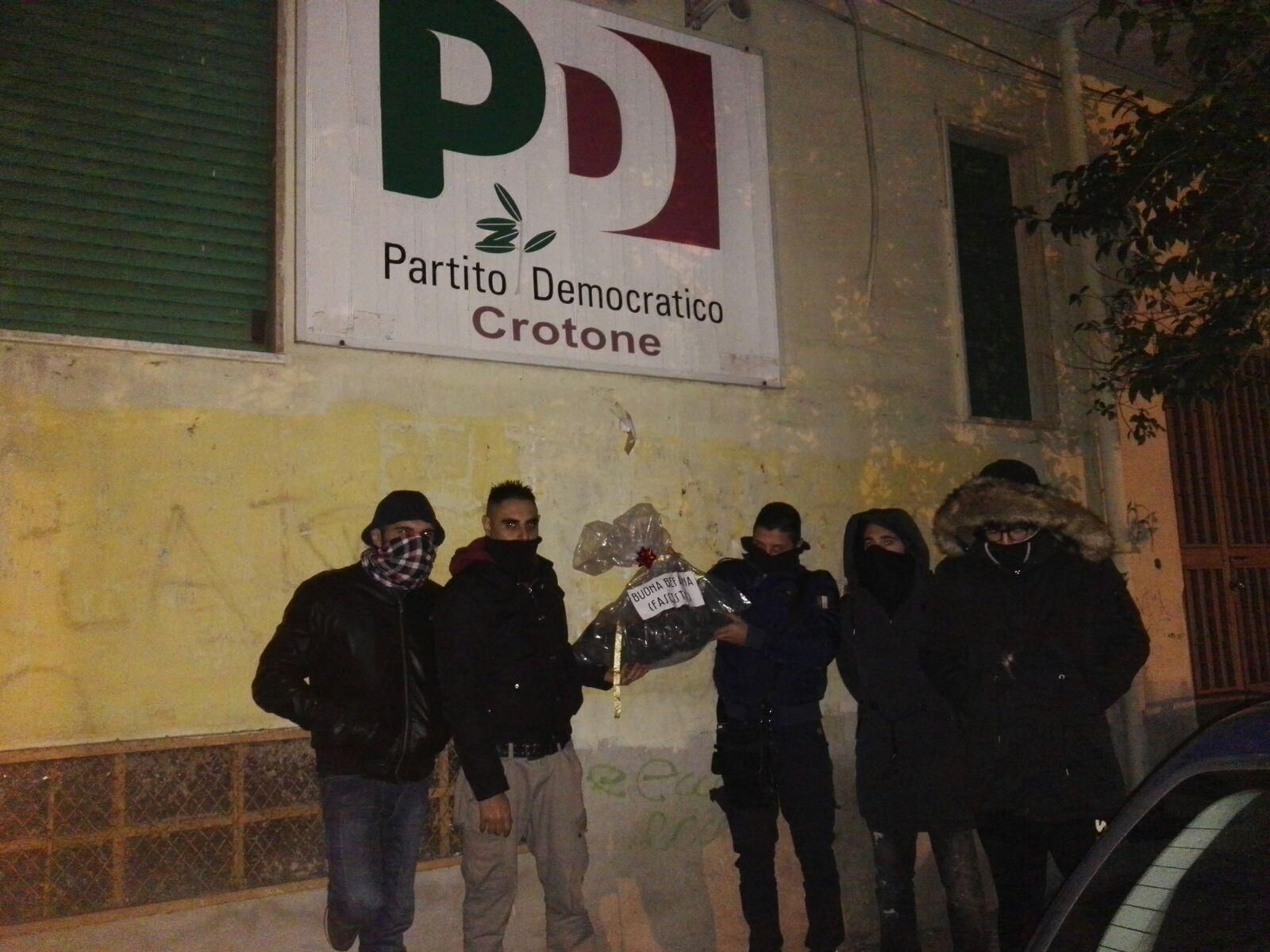 La befana fascista porta cenere e carbone al Pd di Crotone