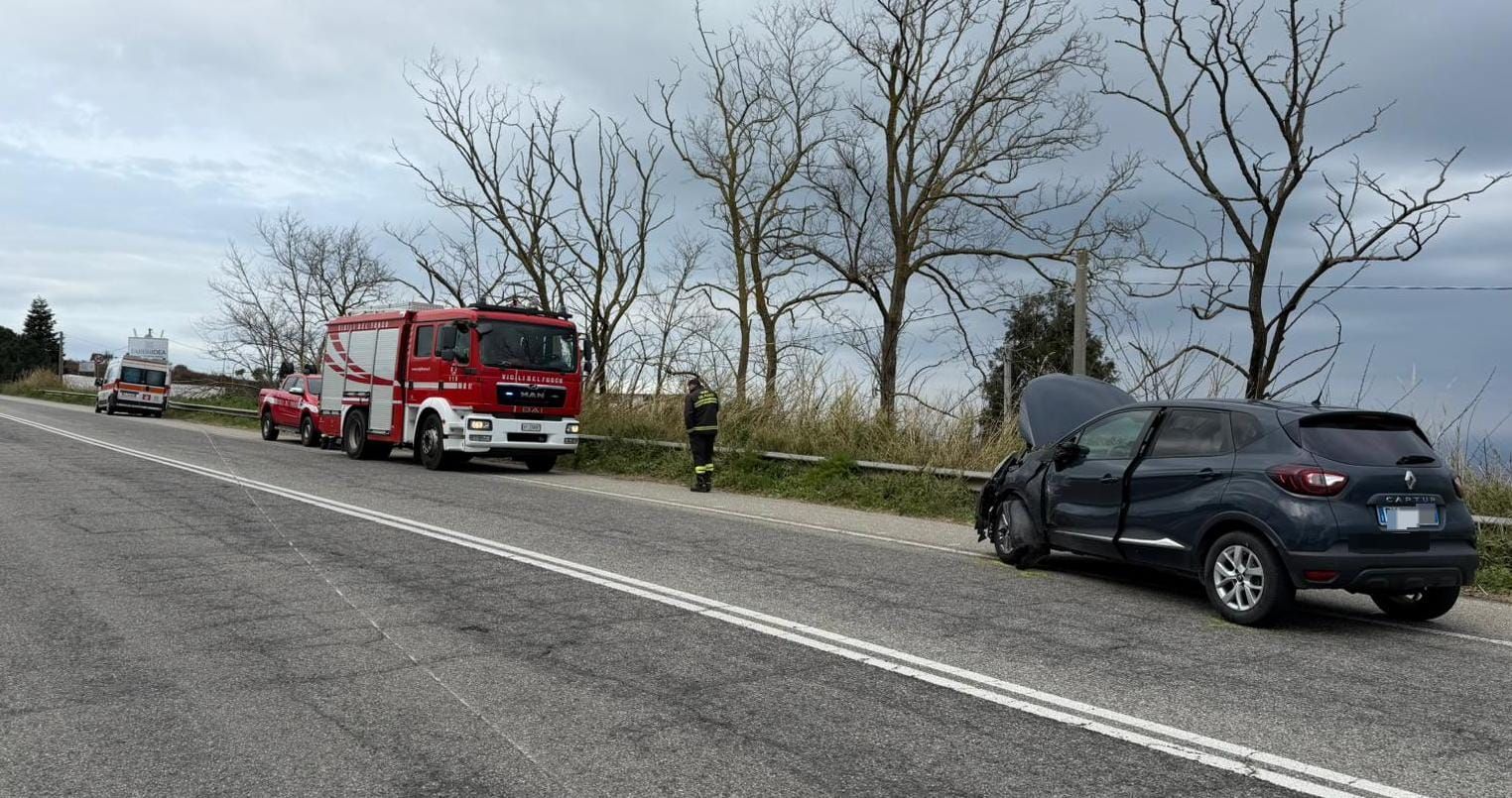 Scontro tra un’ambulanza e un’auto alle porte di Vibo, due feriti lievi