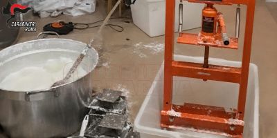 La Calabria come la Colombia, il laboratorio-raffineria dei narcos nascosto ai piedi dell’Aspromonte
