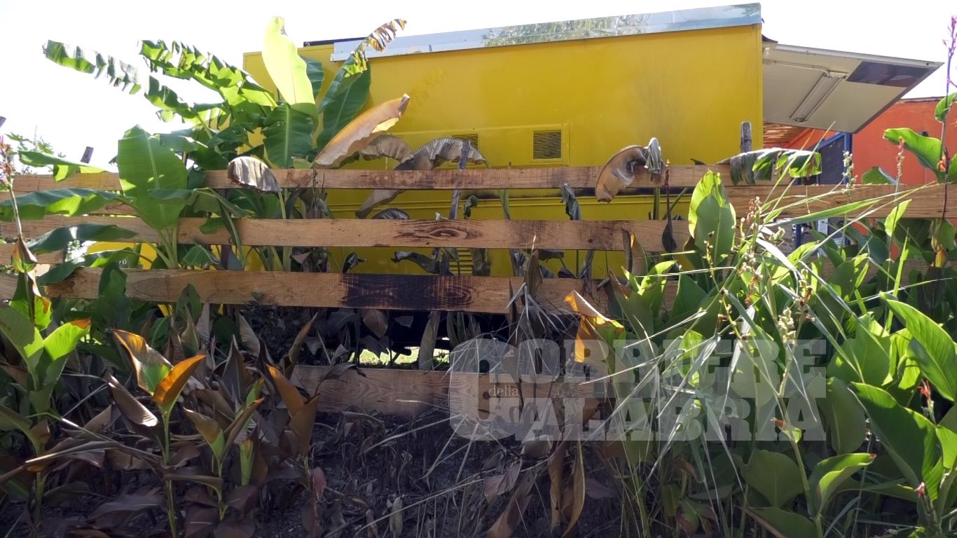 Intimidazione al lido di Longobardi, il gesto vile che non fa paura. «Non ci fermeremo» – FOTO E VIDEO
