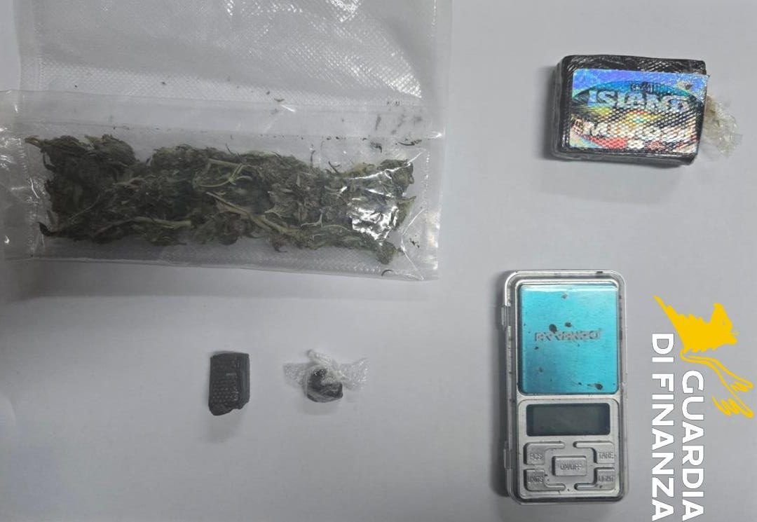 Trovato in auto con hashish, arresto 35enne a Crotone