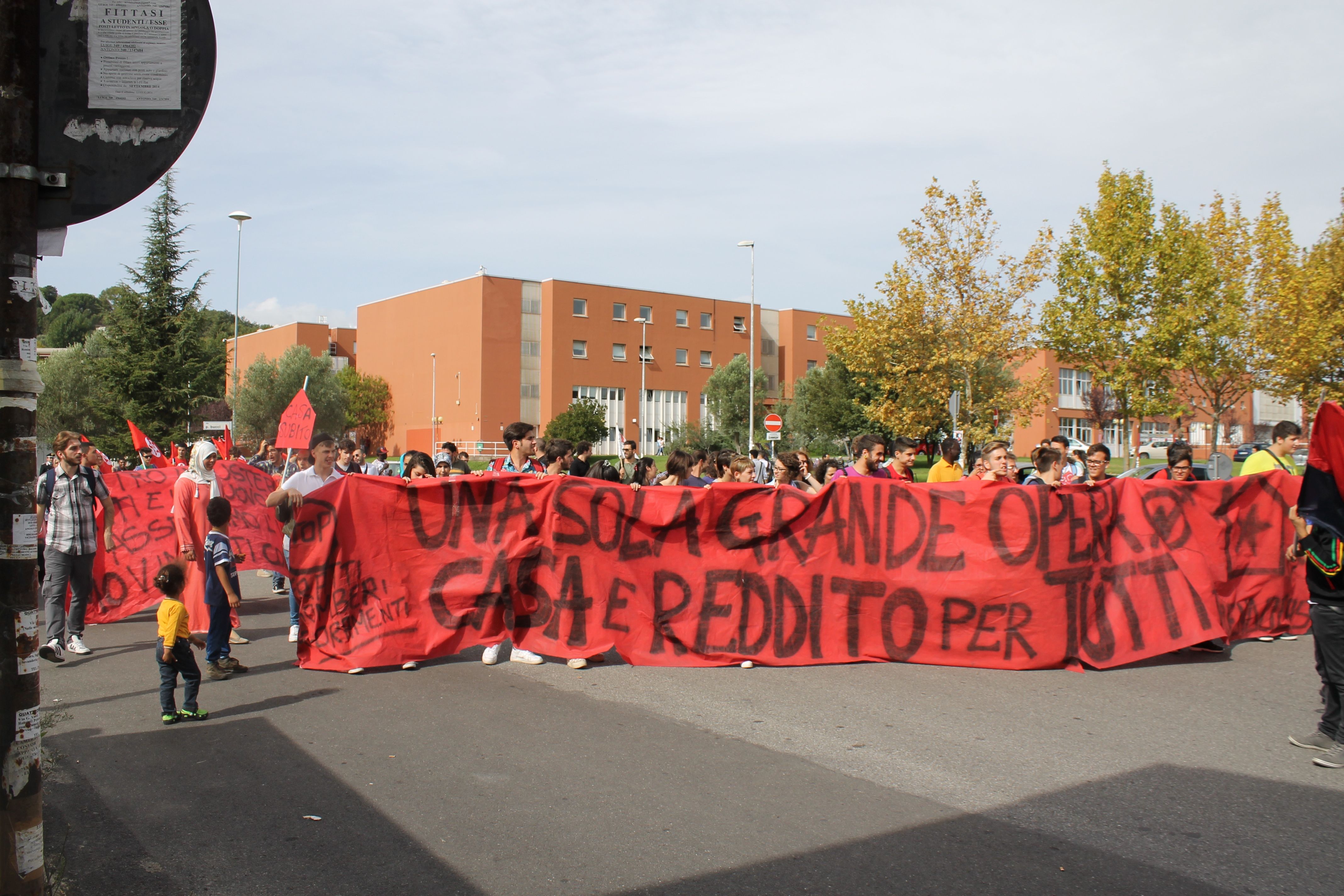 Unical, "Controverso" occupa il "San Gennaro"