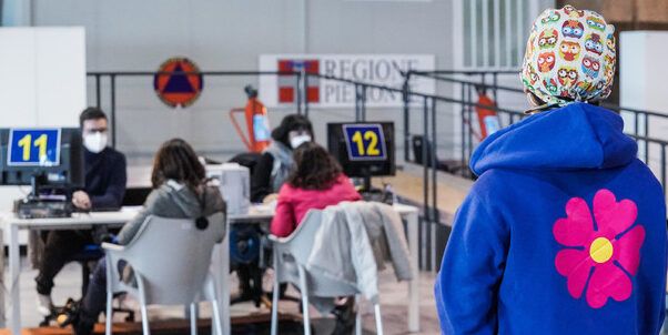 Calano ancora i casi Covid, verso il picco in 5-10 giorni