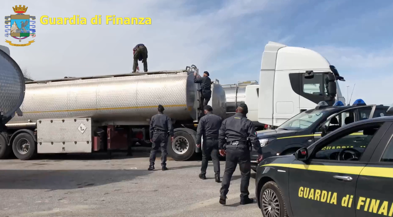 Dalla truffa sull’Iva agli “storni”. I tour di De Lorenzo da Vibo a Lamezia per consegnare i soldi ai clienti