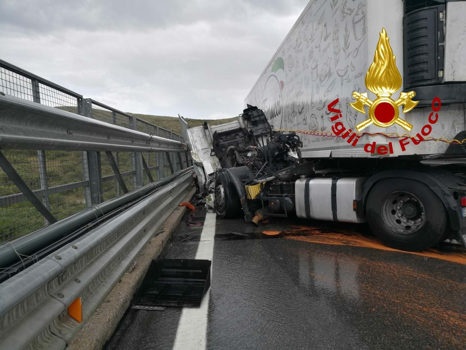 Incidente in autostrada a Castrovillari, grave un autotrasportatore