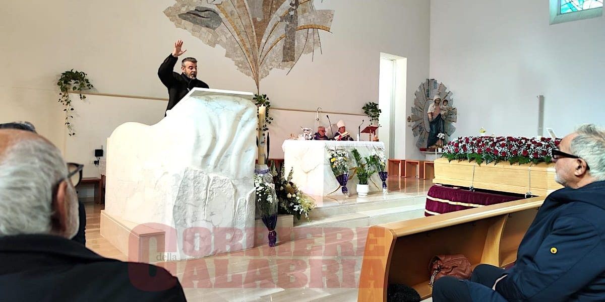 Esequie di Giancarlo Cauteruccio, Savino: «La memoria diventi un festival»