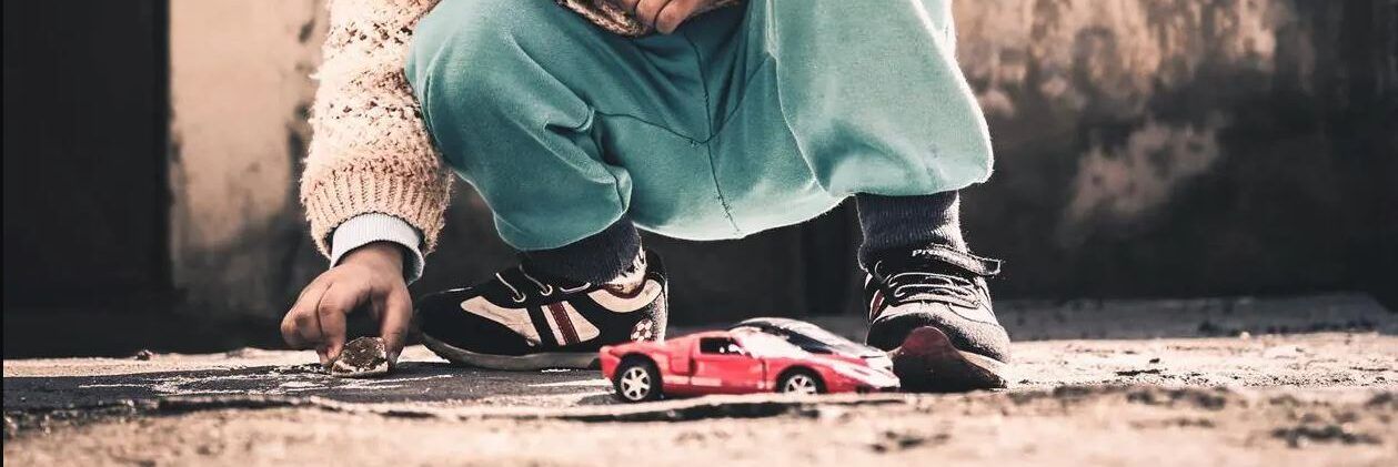 Bimbi a rischio povertà, quasi uno su due al Sud