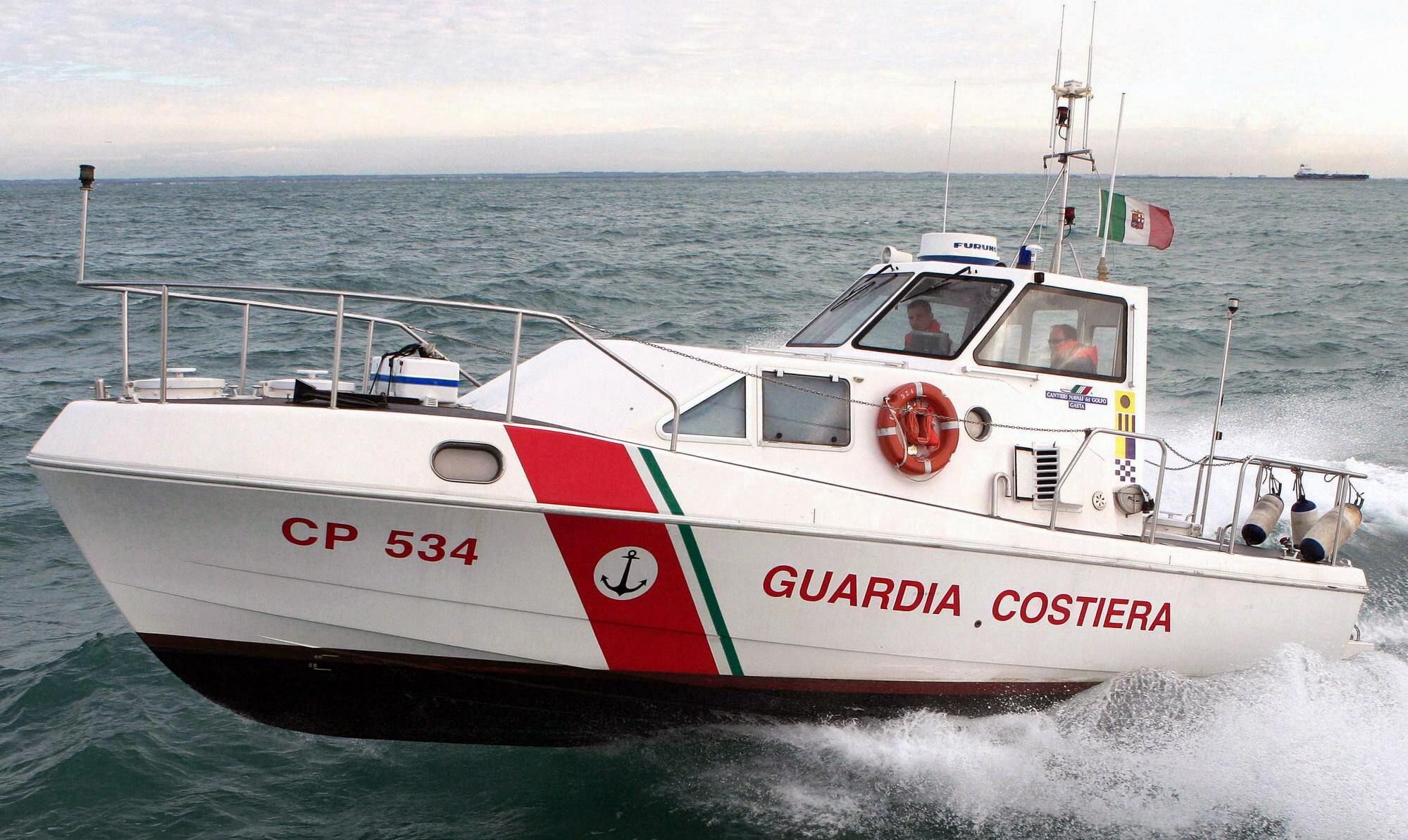 Soccorsa una coppia rimasta bloccata sugli scogli tra Ricadi e Tropea