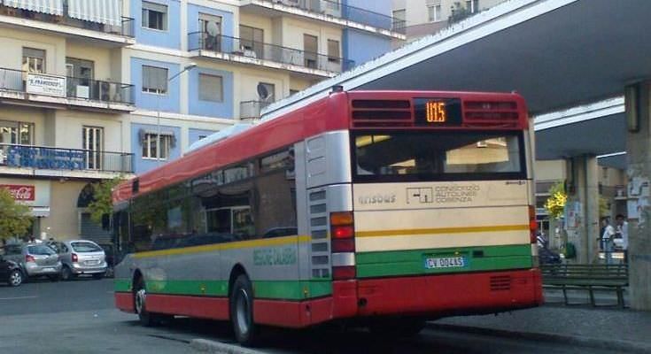 Cosenza, danneggiato autobus del Consorzio Autolinee