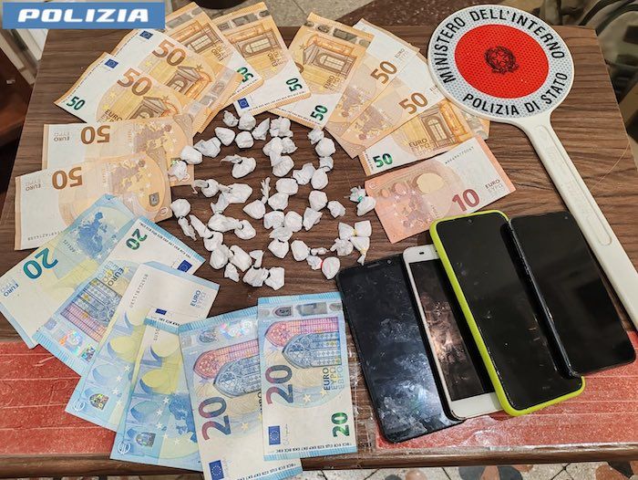 Blitz antidroga, eseguiti 10 arresti