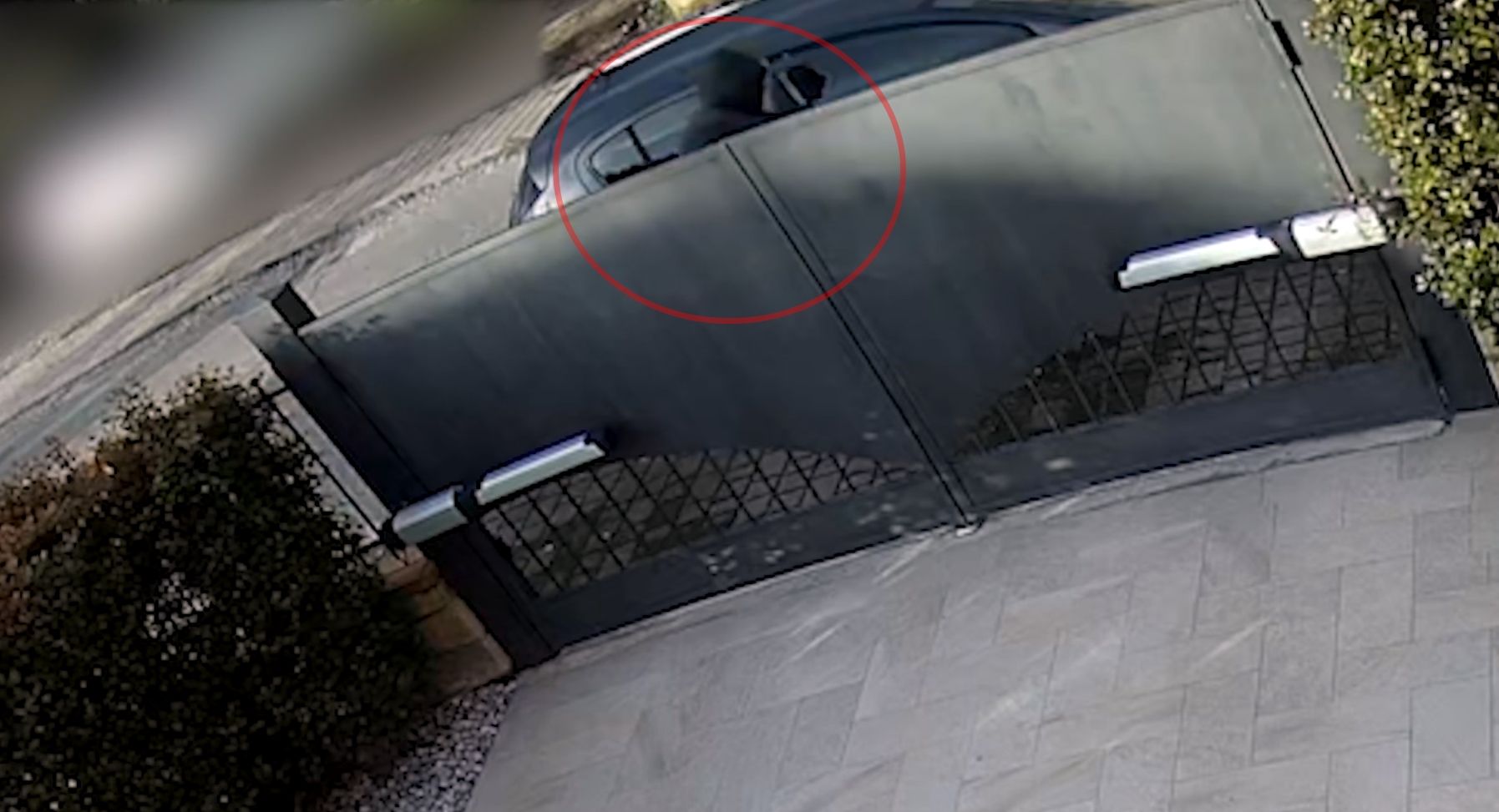 Lamezia, ruba portafoglio da un’auto ma una telecamera ha ripreso tutto